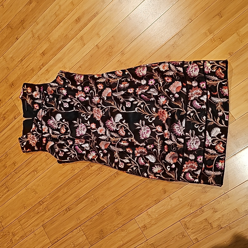 White House Black Market Embroidered Floral Sheath Dress - Picture 6 of 8